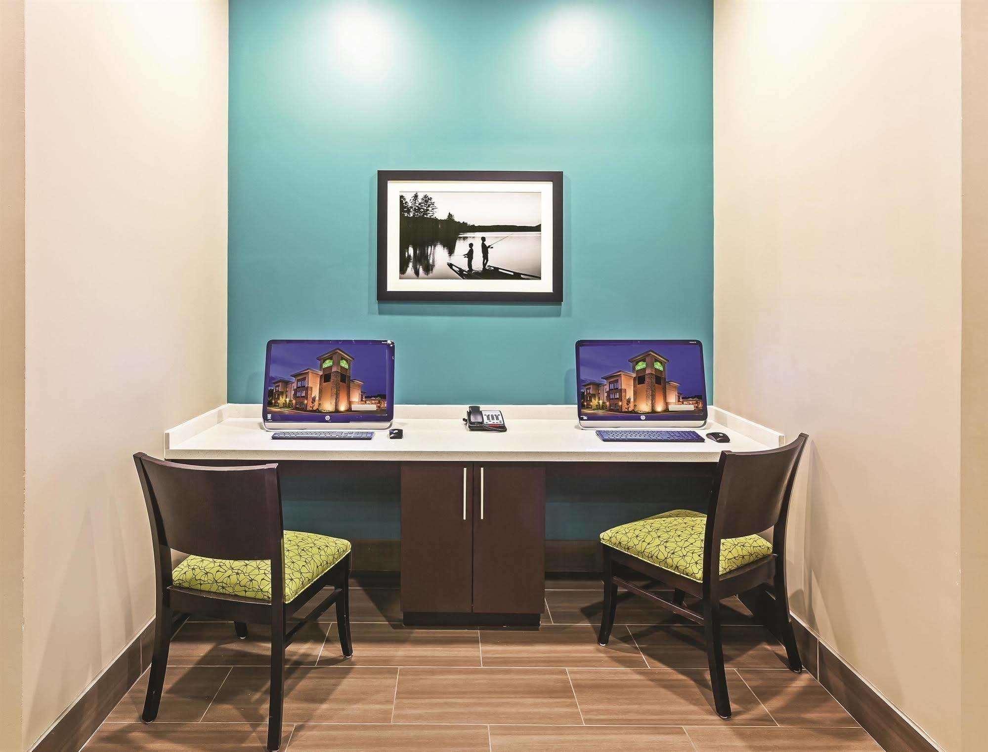 La Quinta By Wyndham Tyler - University Area Extérieur photo